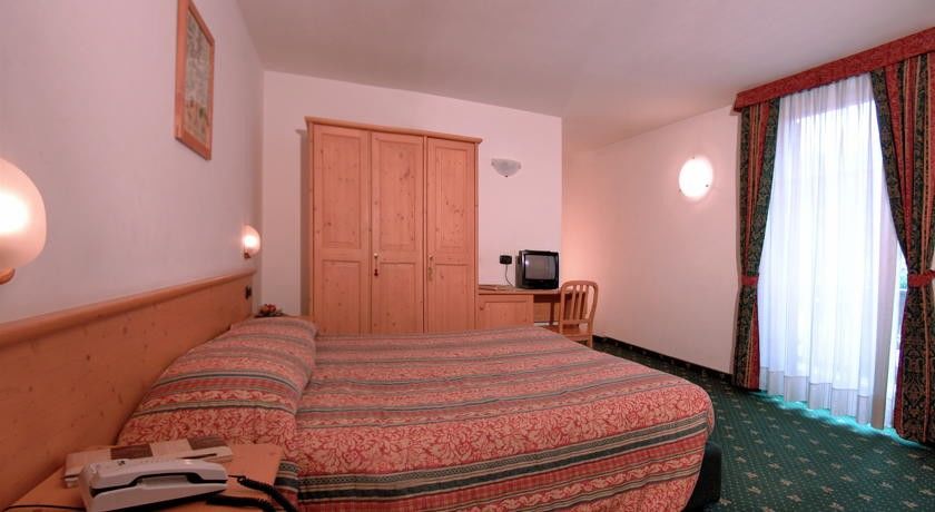Alp Hotel Dolomiti Dimaro Ngoại thất bức ảnh