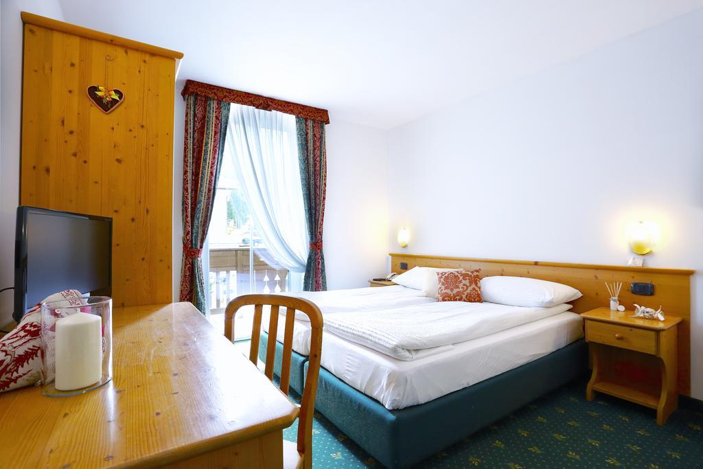 Alp Hotel Dolomiti Dimaro Ngoại thất bức ảnh