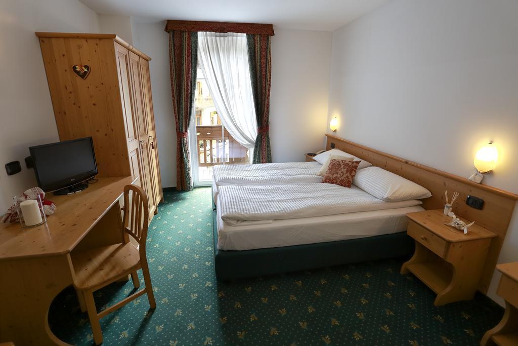 Alp Hotel Dolomiti Dimaro Ngoại thất bức ảnh