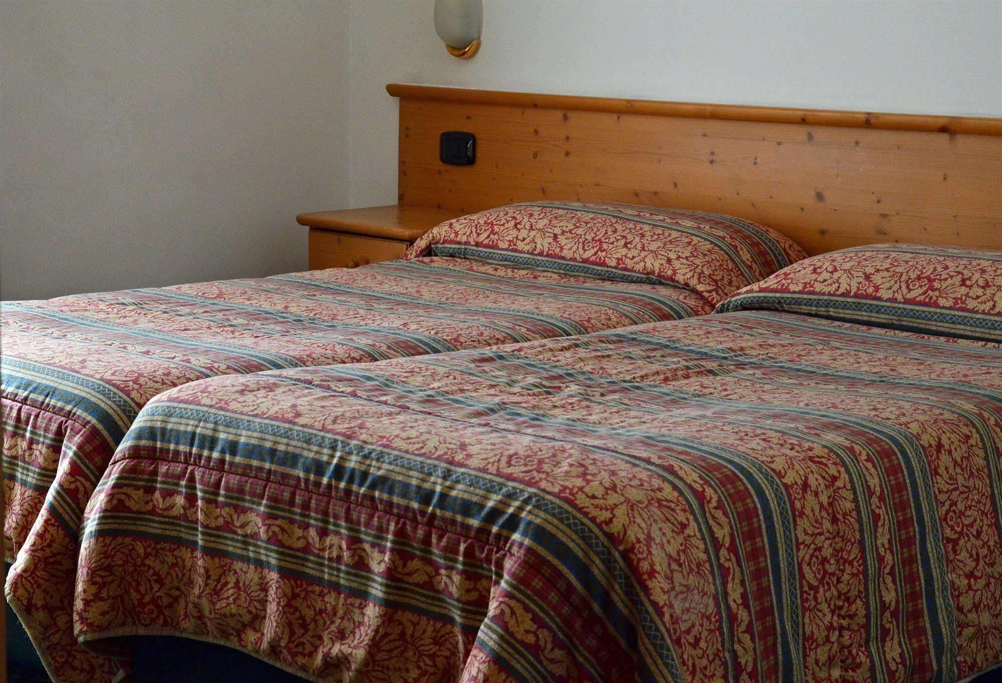 Alp Hotel Dolomiti Dimaro Ngoại thất bức ảnh